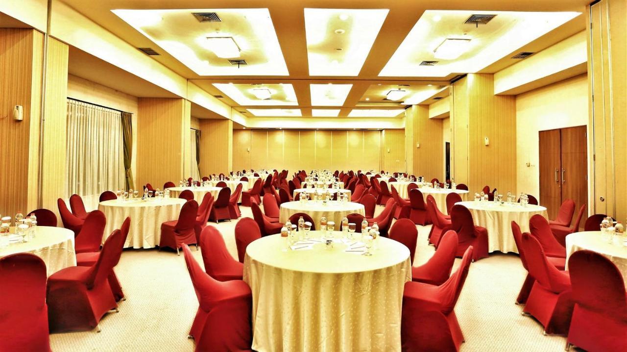 Grand Hap Solo Hotel Buitenkant foto