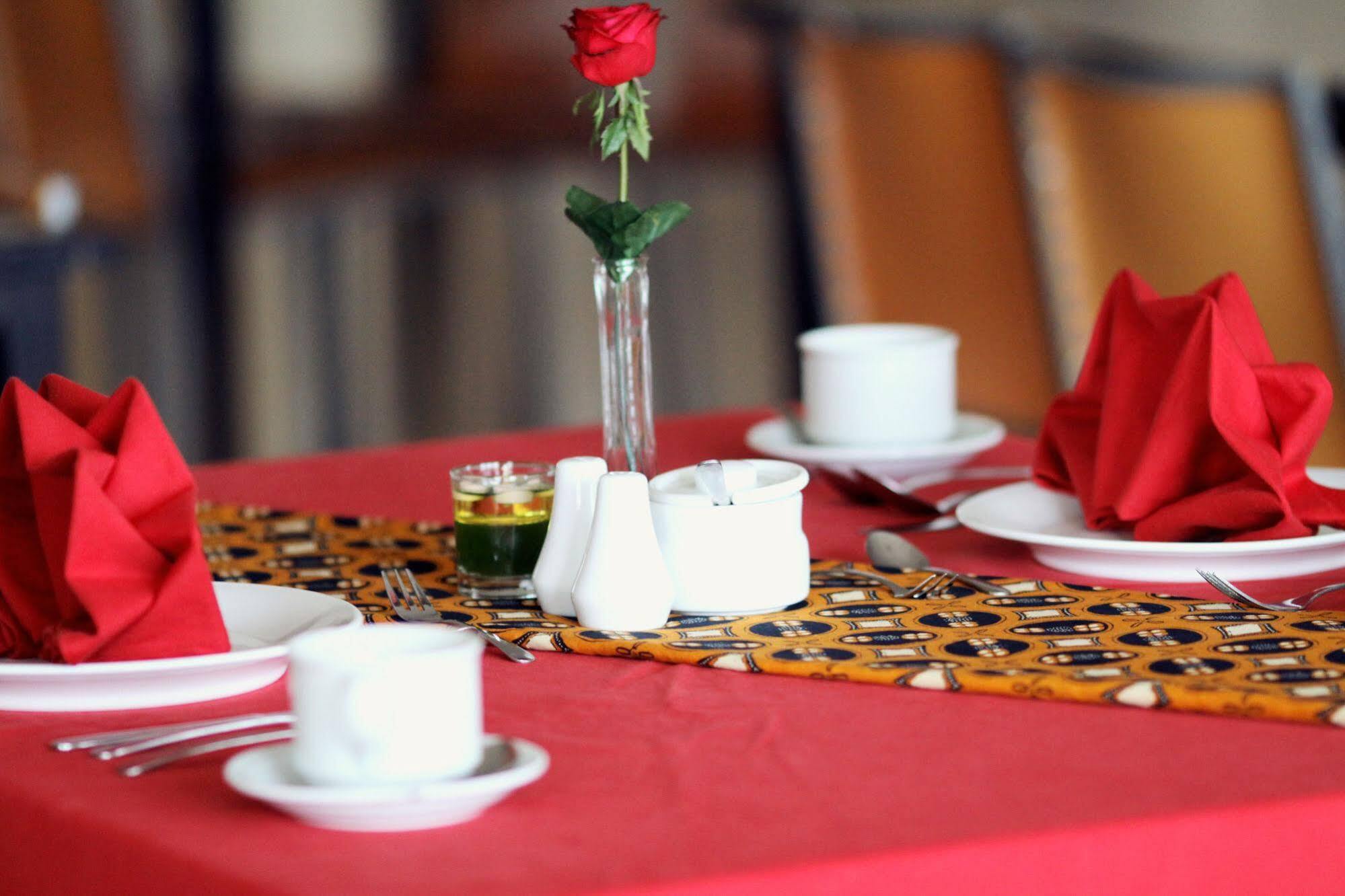 Grand Hap Solo Hotel Buitenkant foto
