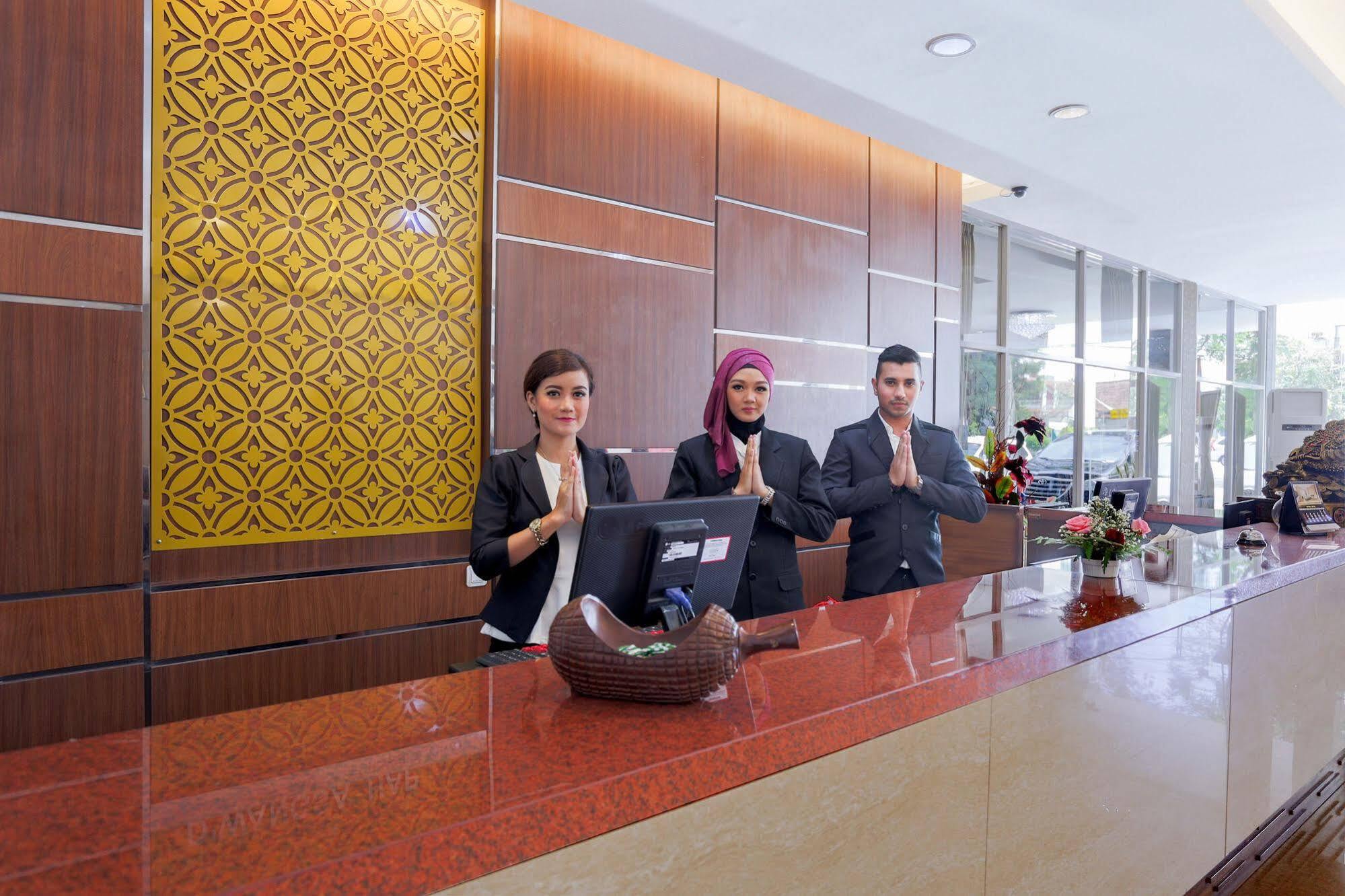 Grand Hap Solo Hotel Buitenkant foto